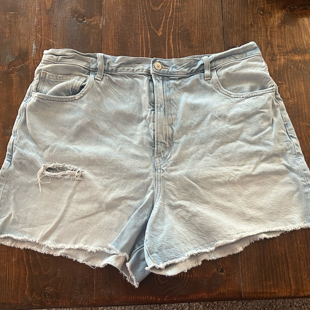 American Eagle Strigid Mom Shorts